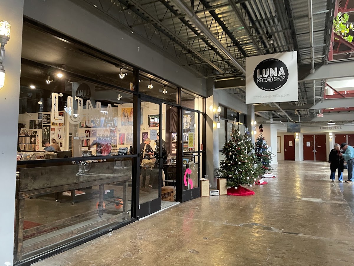 Luna Record Shop