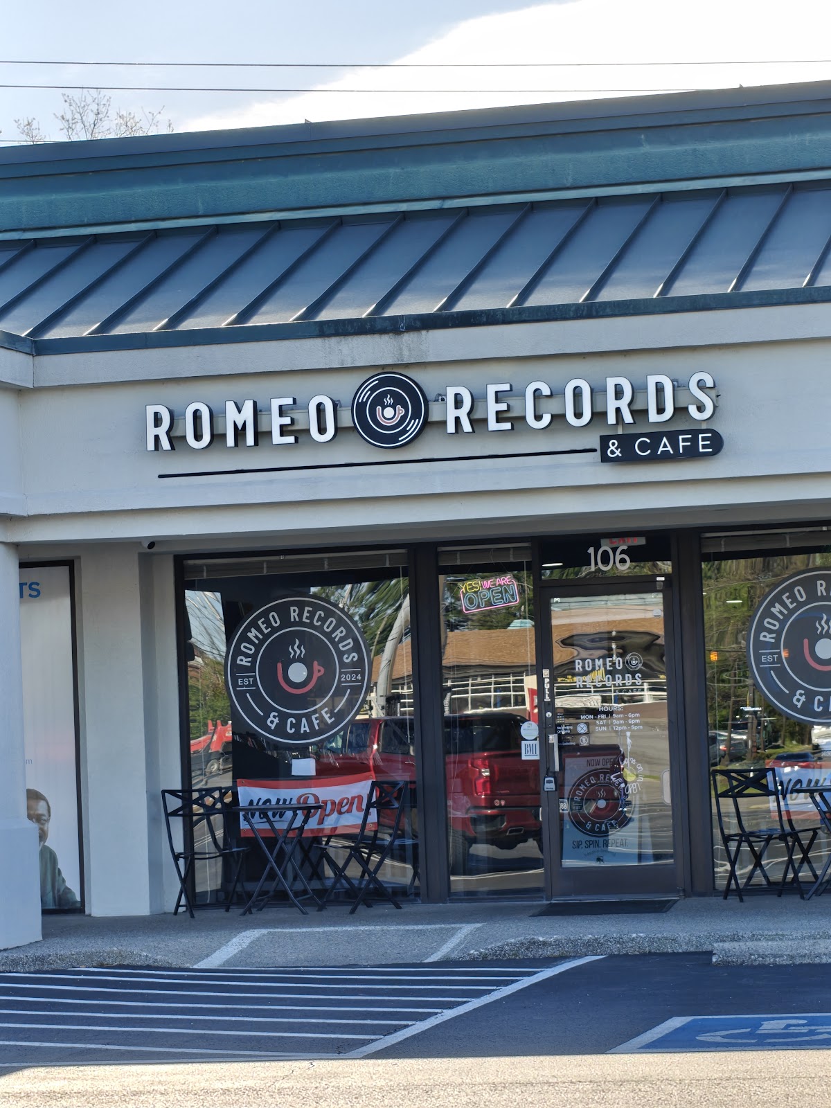 Romeo Records & Cafe