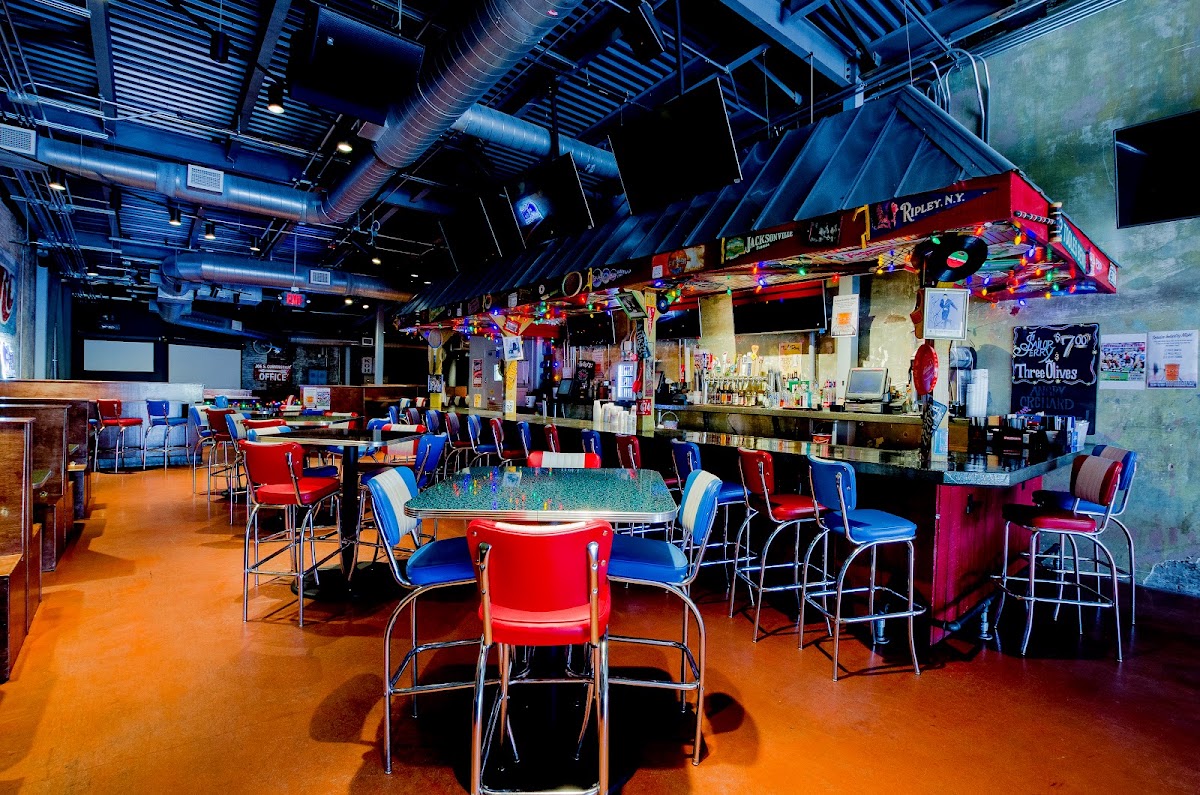 Tin Roof – Nashville